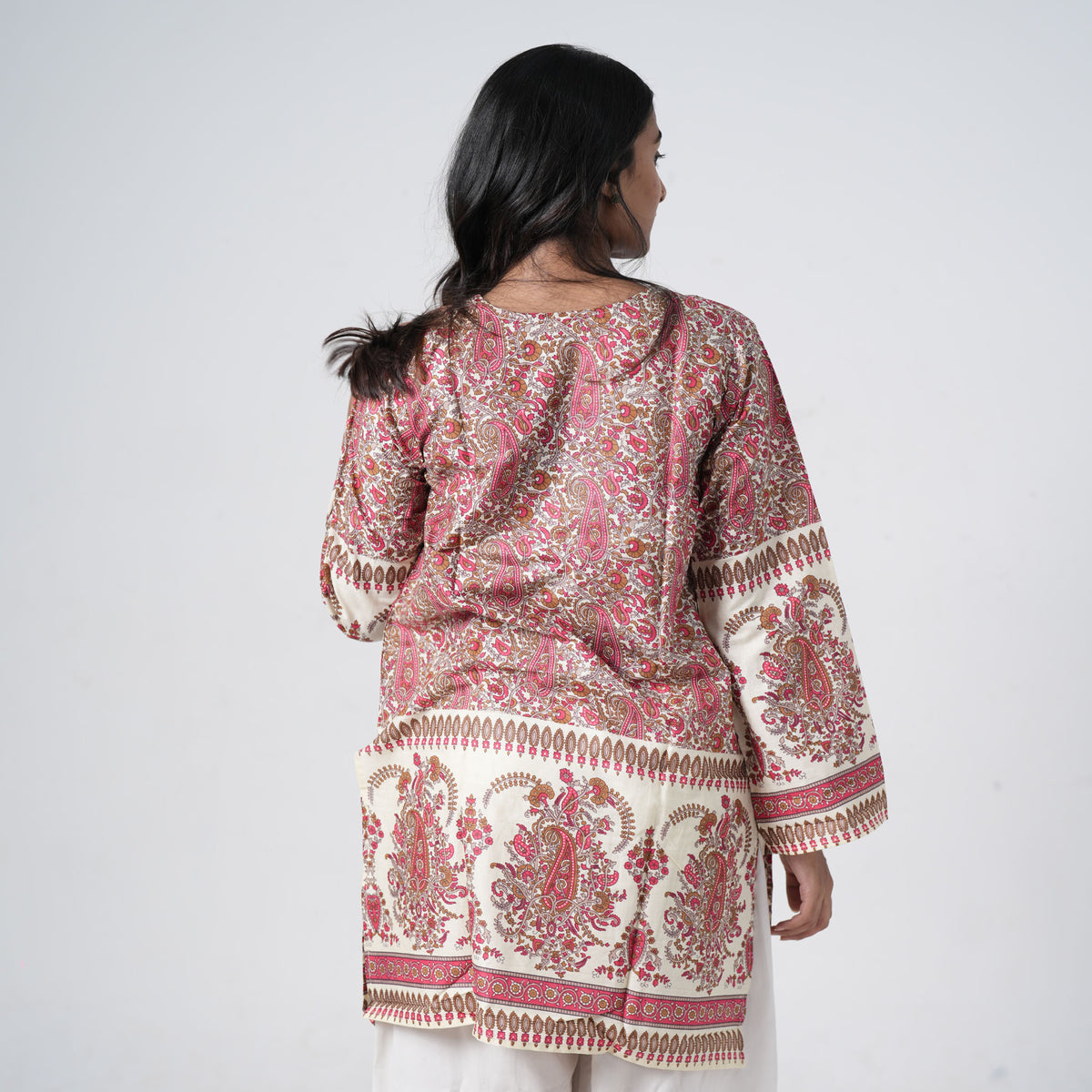 Back view of Ruhaani knee length kurti with an elegant paisley print