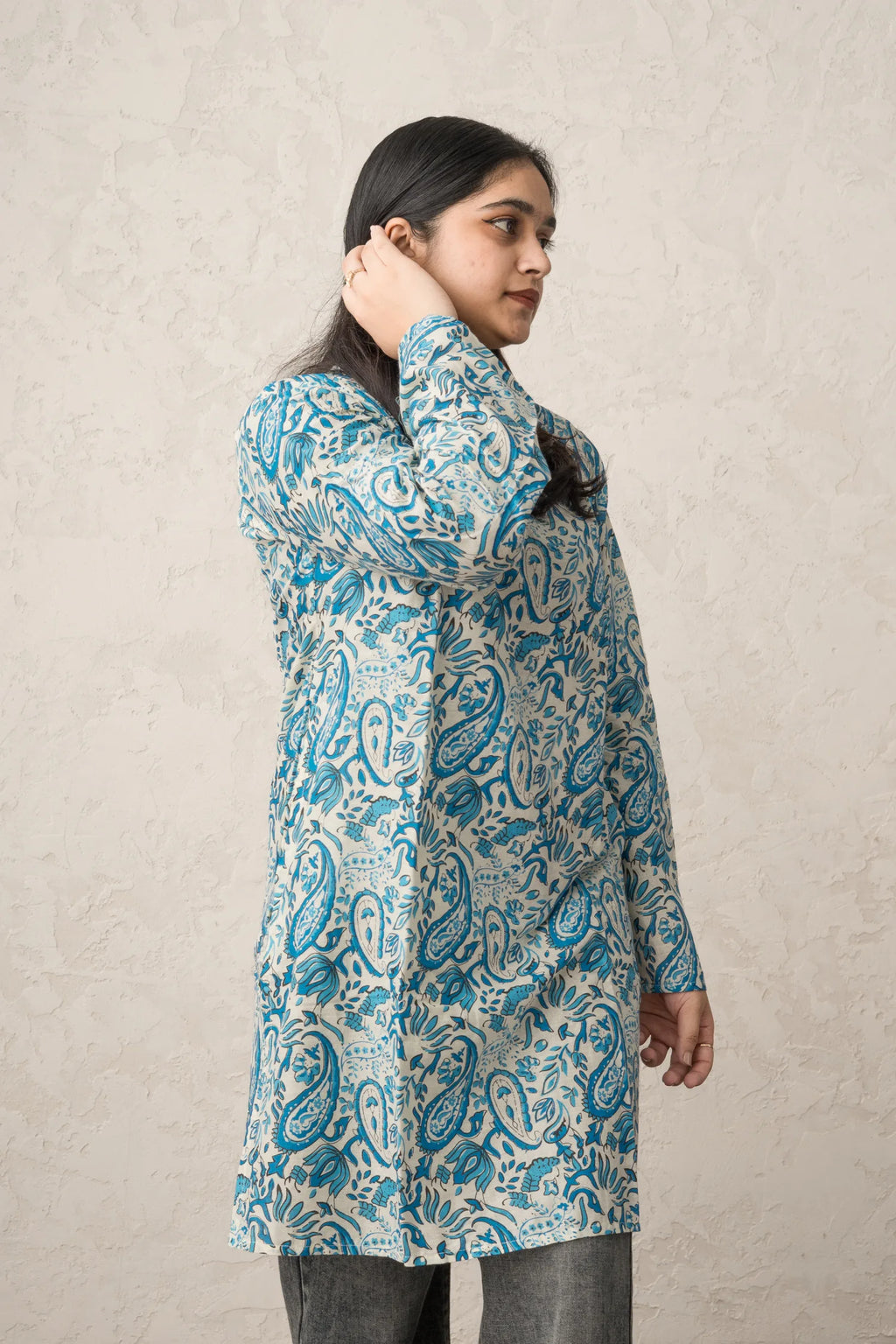 Neelam Noor Knee Kurti