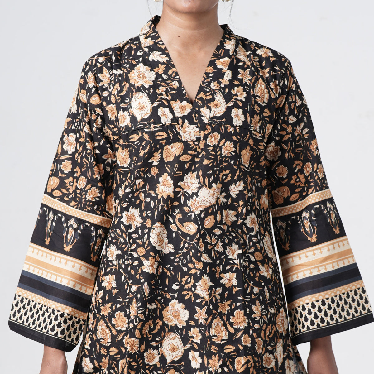 Kaala Rang black printed long kurti with V neckline and floral patterns